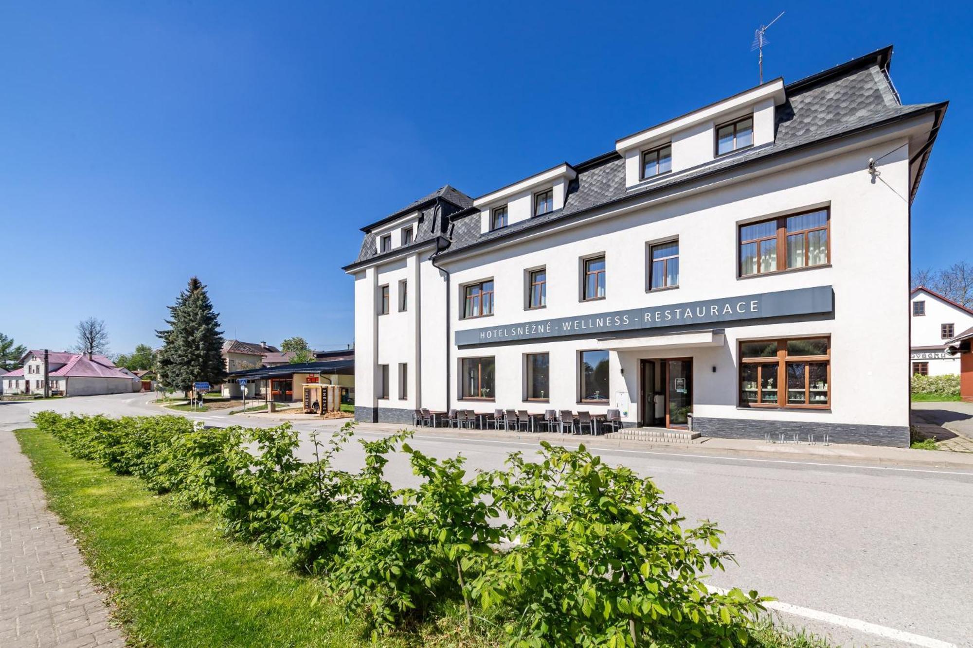 Hotel Snezne Exterior photo
